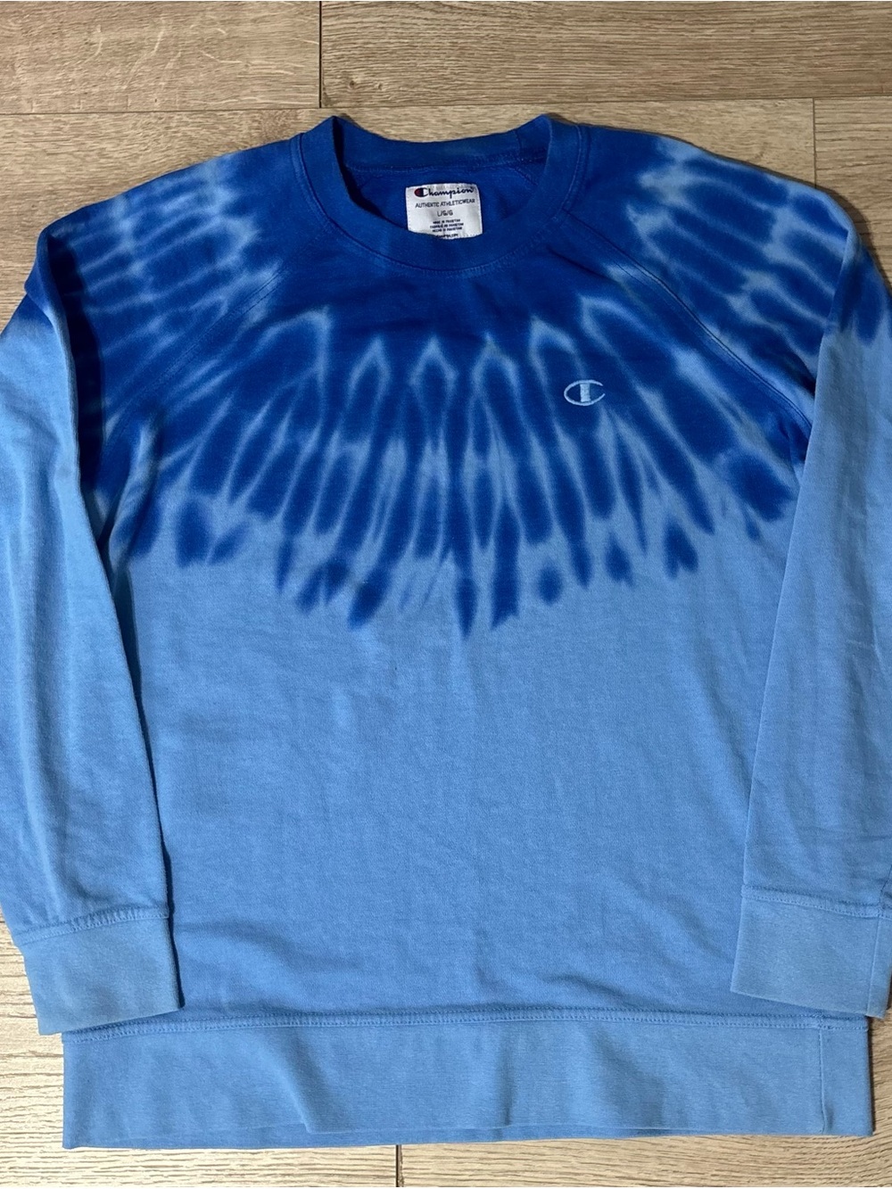 Champion Men's Light & Dark Blue Tie-Dye Crewneck Sweatshirt